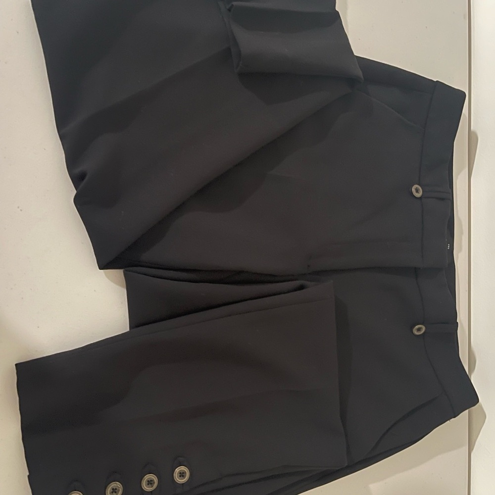 Chic Black Women's Cropped Pants - Picture 5 of 7